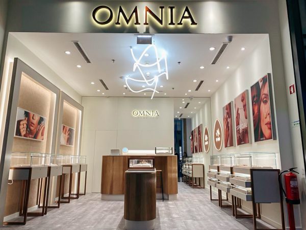 omnia almada forum